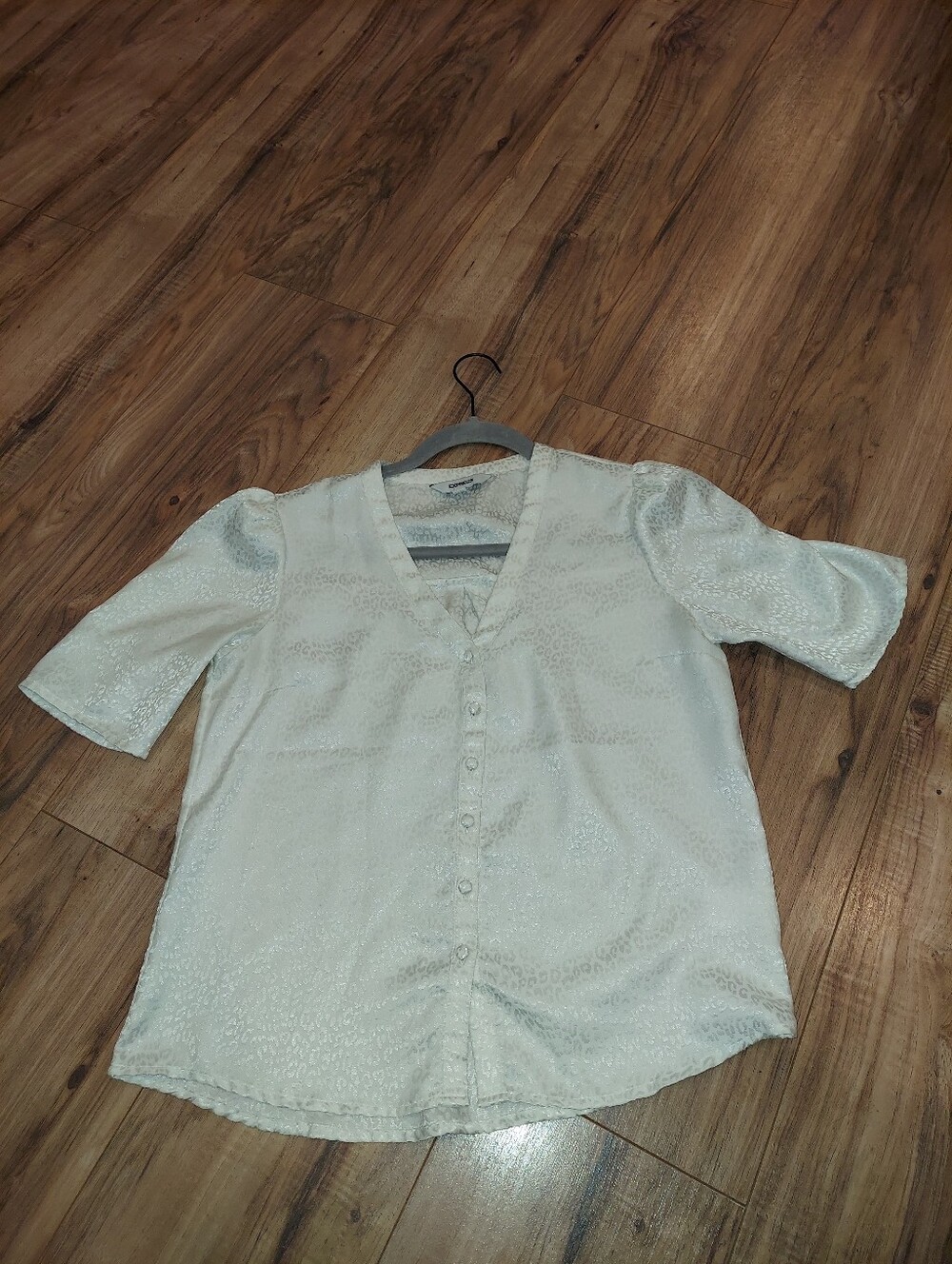 Leopard Print Express Womens XS White V Neck Flutter Sleeve Blouse